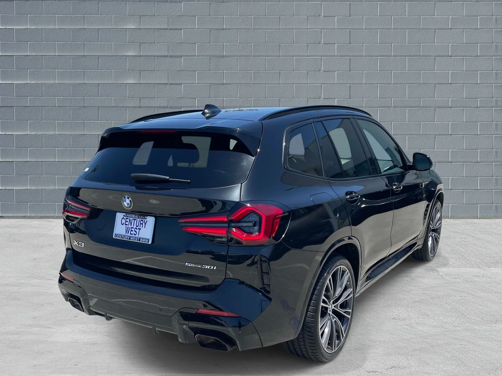 Certified Used 2023 Black Sapphire Metallic BMW sDrive30i Sports Activity Vehicle image 5