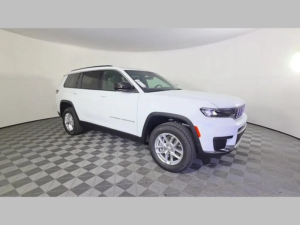 New 2026 Bright White Clear-Coat Exterior Paint Jeep Laredo X image 40
