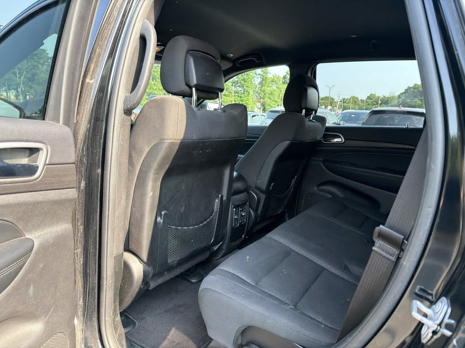 Used 2018 Diamond Black Crystal Pearlcoat Jeep Laredo E image 9