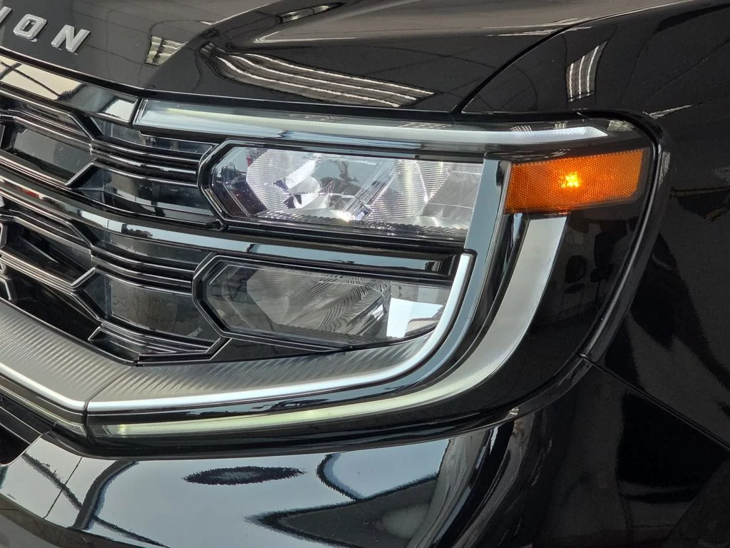 Used 2025 Agate Black Metallic Ford Platinum image 32