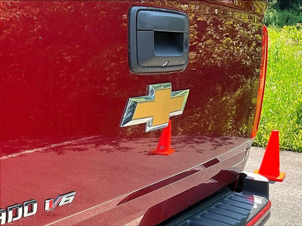 Used 2020 Red Chevrolet Z71 image 25
