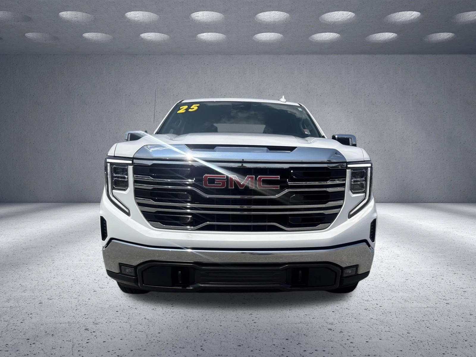 Used 2025 Summit White GMC SLT image 2