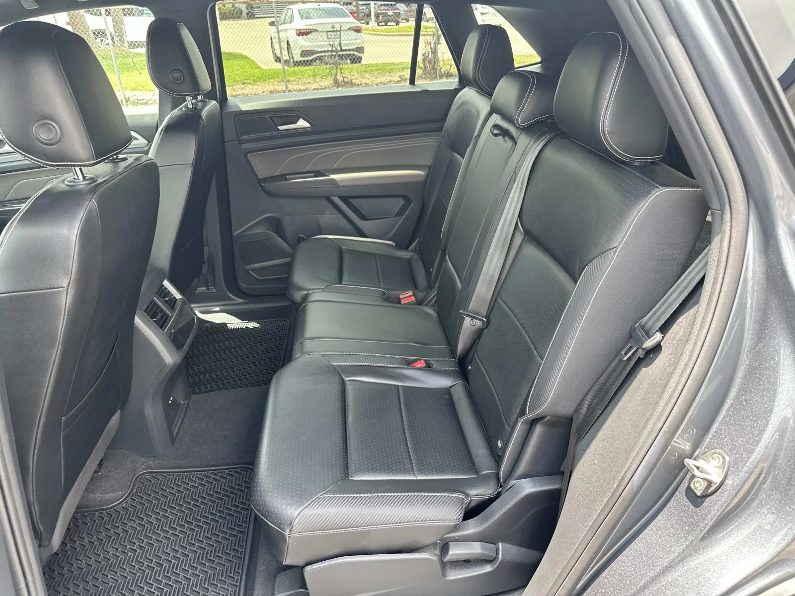 Used 2022 Gray Volkswagen 3.6L V6 SE w/Technology image 10
