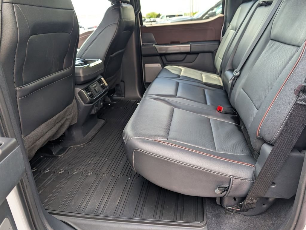 Used 2023  Ford Lariat image 20