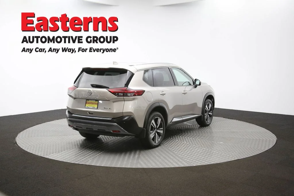 Used 2022 Silver Nissan SL image 38