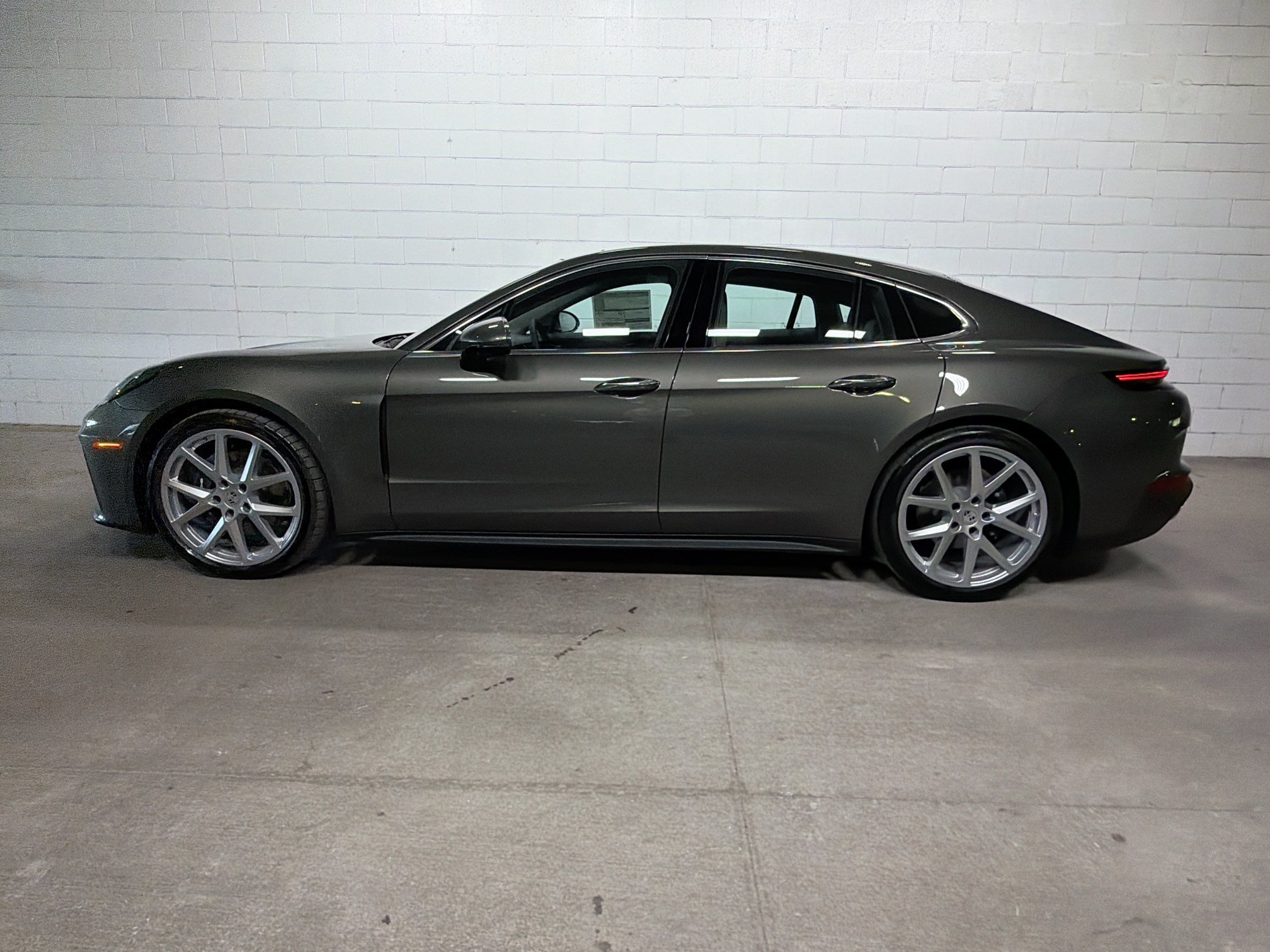 New 2026 Aventurine Green Metallic Porsche  image 2