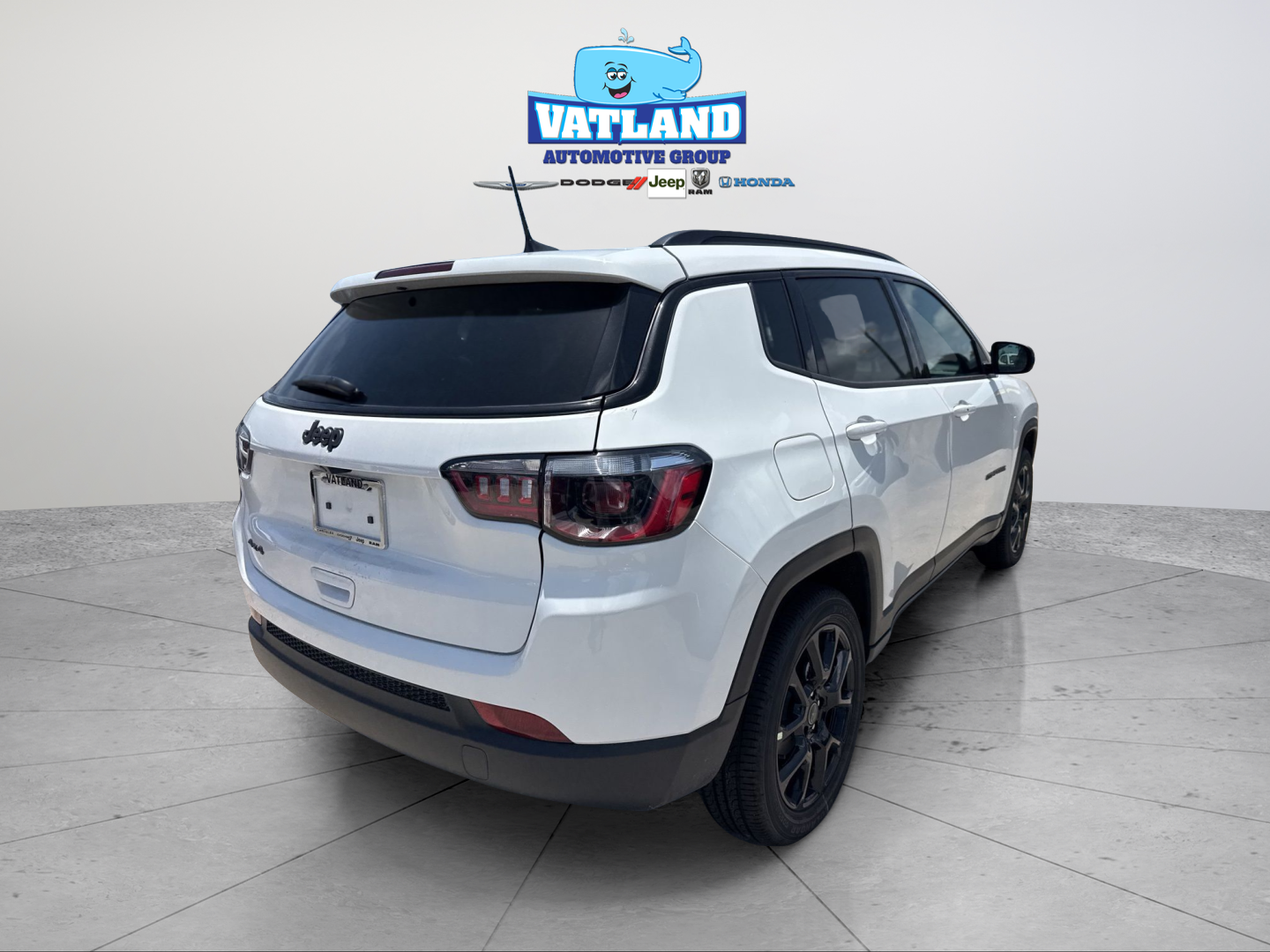 New 2026 Bright White Clearcoat Jeep Latitude image 10