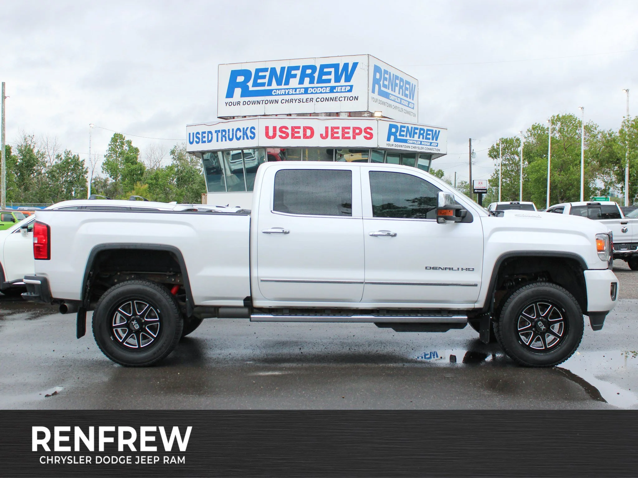 Used 2019 White GMC Denali * Diesel | 5th Wheel/Gooseneck Prep | Heated/Vented Leather | Sunroof | Remote Start image 1