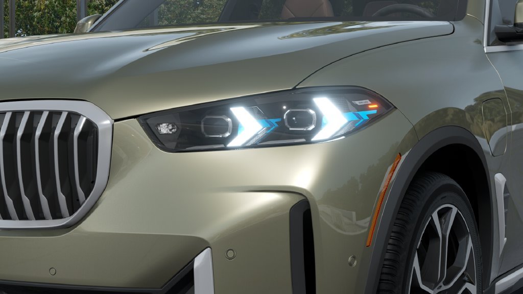 New 2026 Green Metallic BMW xDrive50e image 32
