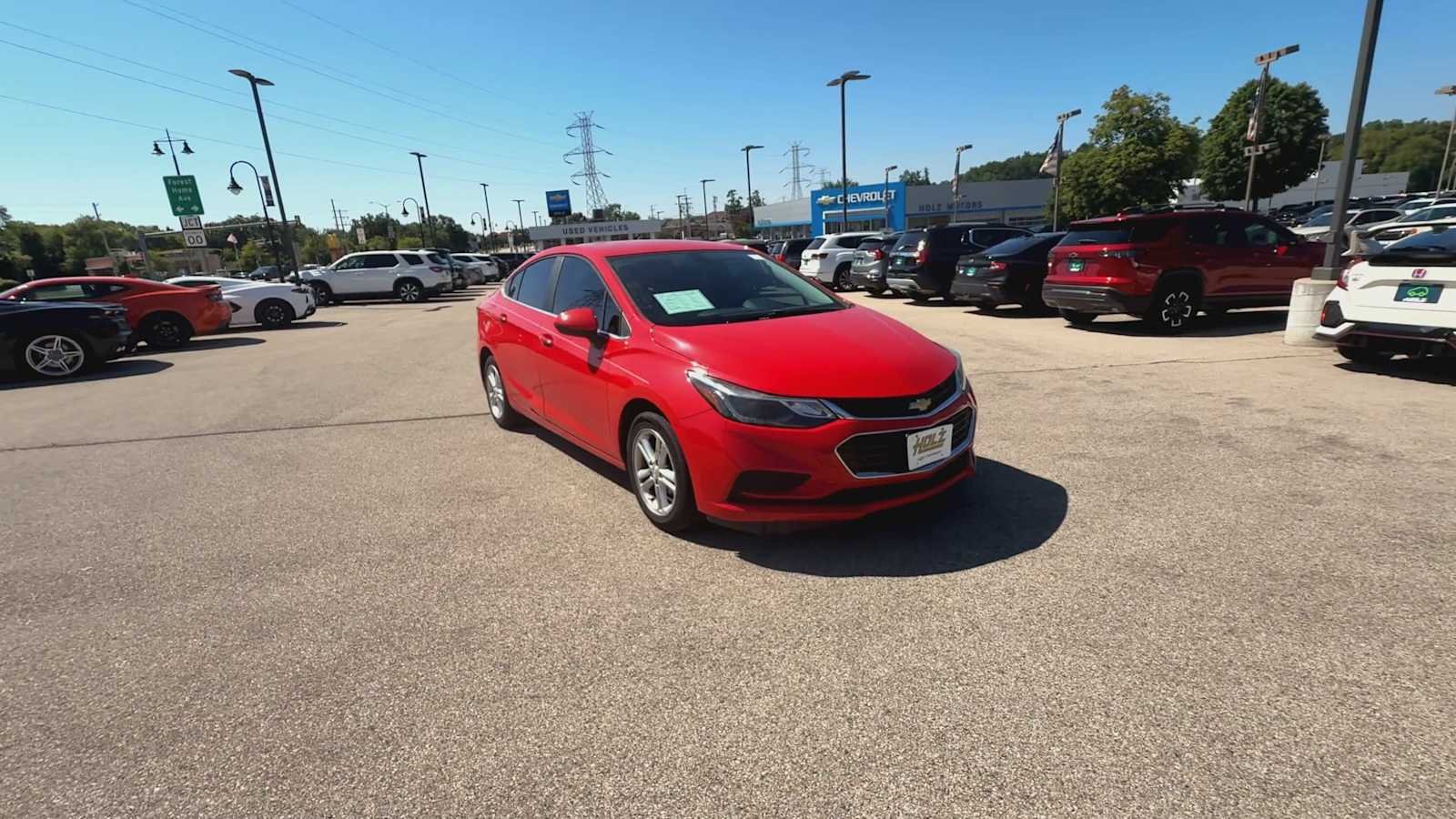 Used 2017 Chevrolet Cruze LT with VIN 1G1BE5SM4H7158196 for sale in Hales Corners, WI