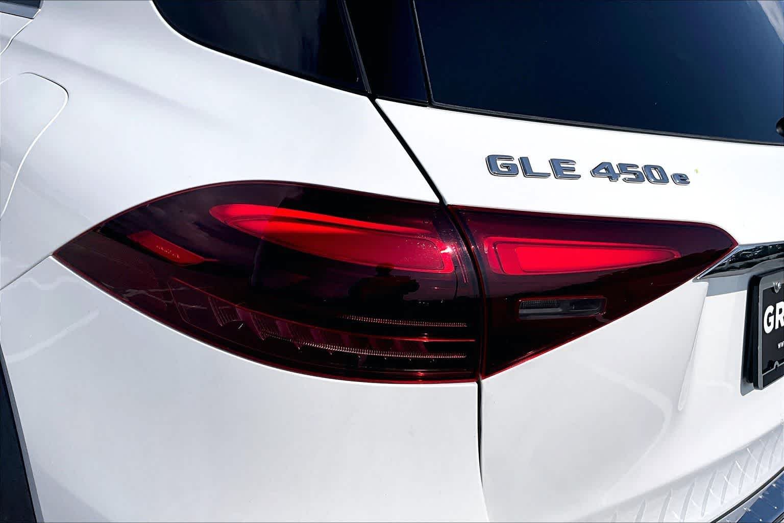 Used 2025 Polar White Mercedes-Benz GLE 450e image 28