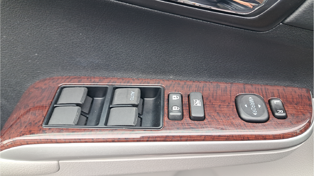 Used 2014 Black Toyota XLE image 25