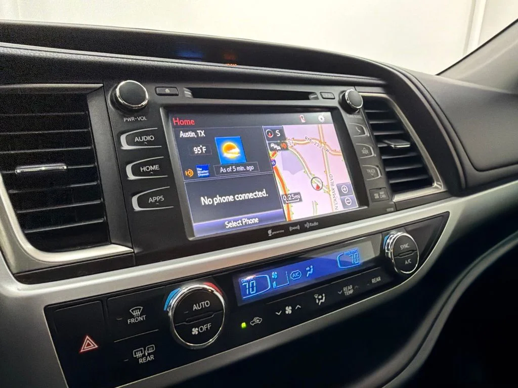 Used 2016 Gray Toyota XLE V6 image 6