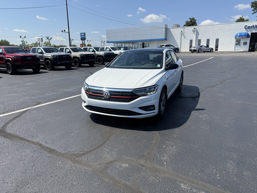 Used 2019 White Volkswagen 1.4T R-Line image 1
