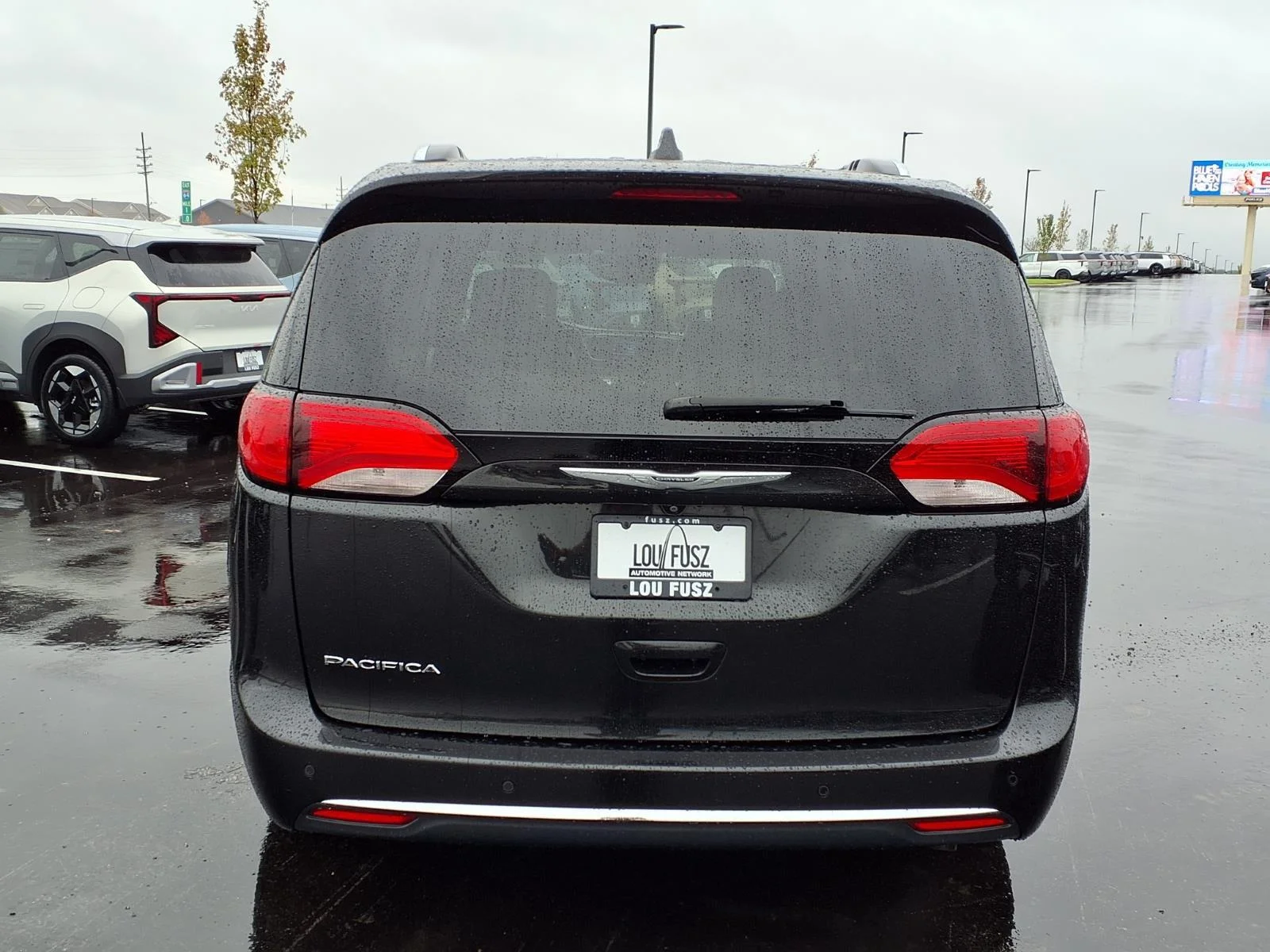 Used 2017 Brilliant Black Crystal Pearlcoat Chrysler Touring-L Plus image 24