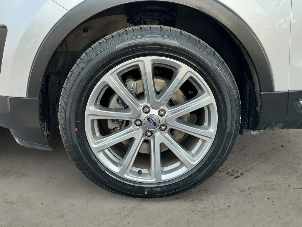 Used 2016 Silver Ford Limited image 9