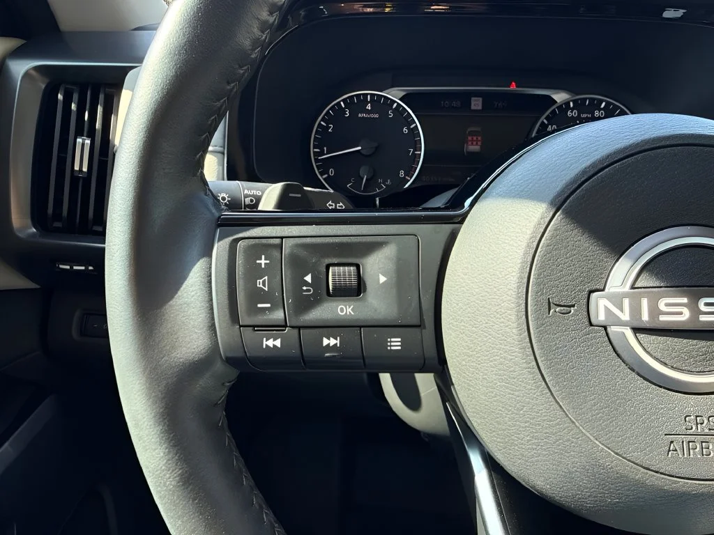 Used 2023 White Nissan SL image 18