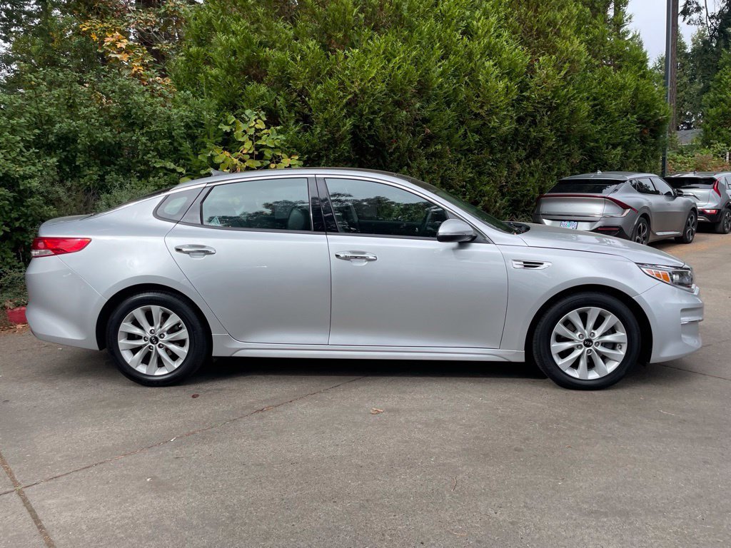 Used 2018 Sparkling Silver Kia EX image 2