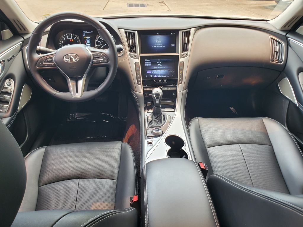 Used 2023 White INFINITI LUXE image 8
