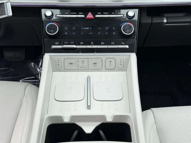 Used 2024 White Hyundai Calligraphy image 22