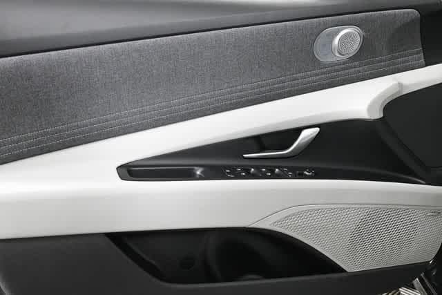 2025 Hyundai Elantra Limited - Photo 42