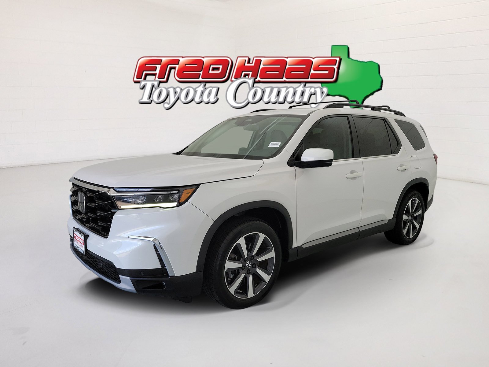 Used 2023 White Honda Touring image 1