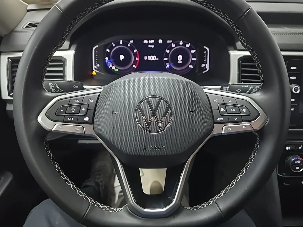 Used 2022 White Volkswagen 3.6L V6 SE w/Technology image 18