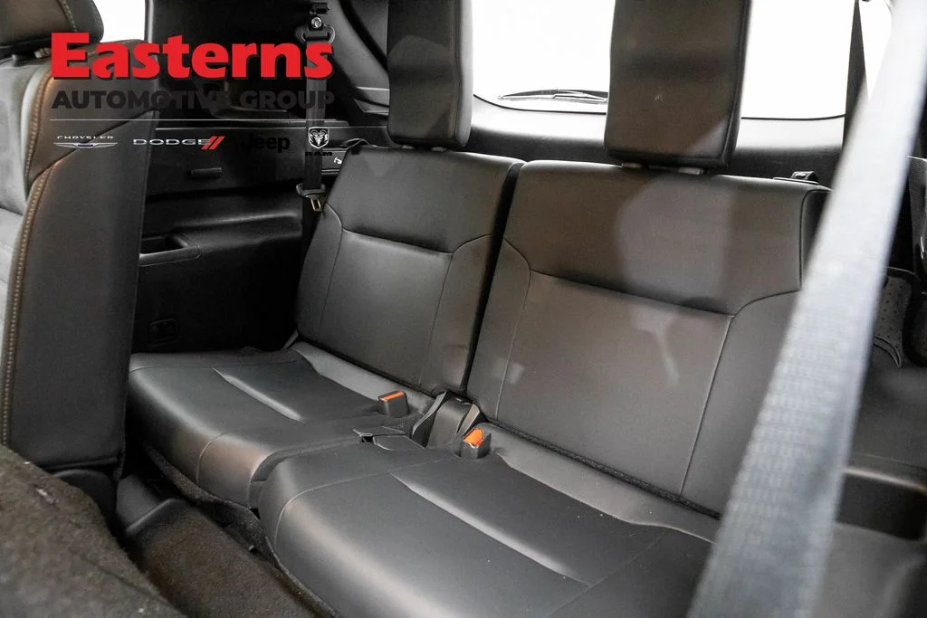 Used 2022 White Mitsubishi SE image 25