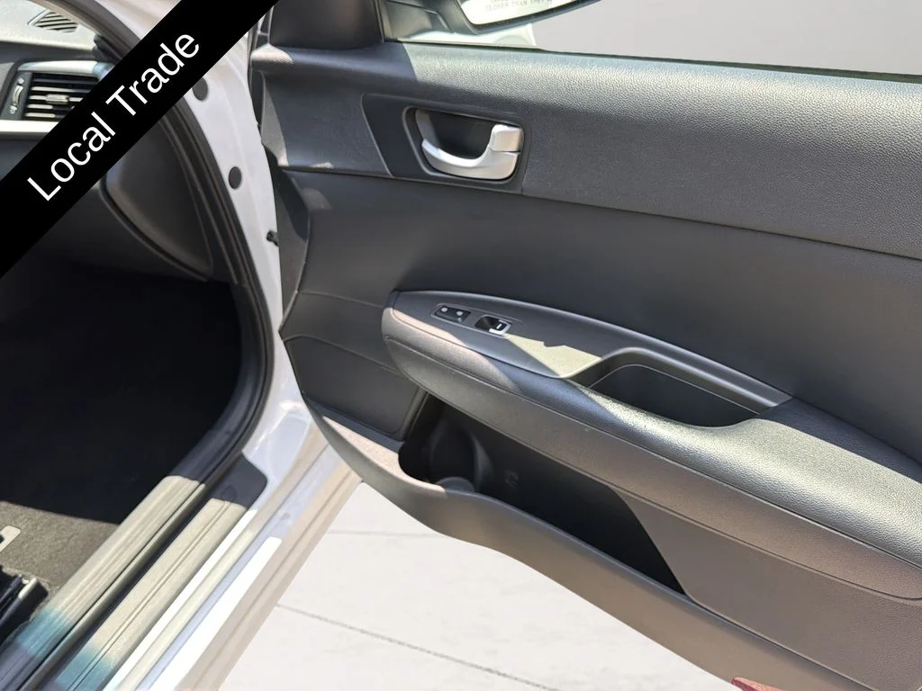 Used 2019 Snow White Pearl Kia LX image 19