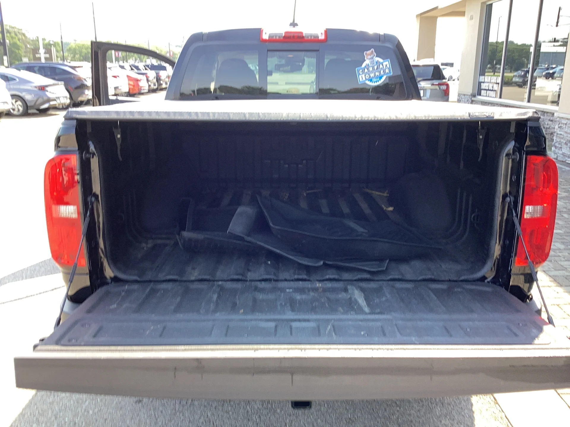 Used 2022 Black Chevrolet Z71 image 14