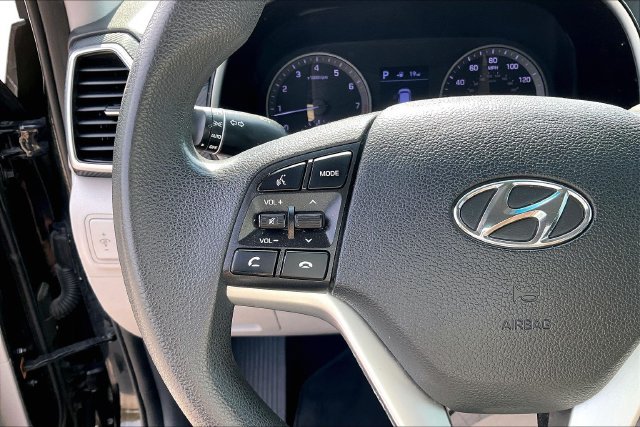Used 2020 Black Hyundai SE image 15