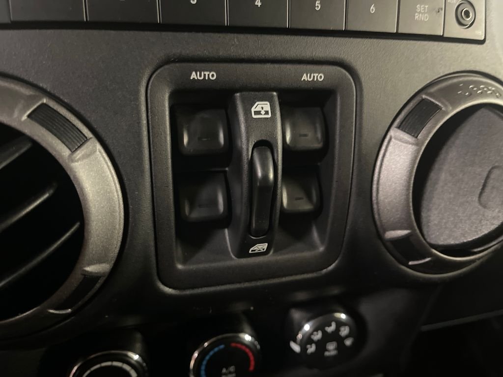 Used 2018 Gray Jeep Unlimited Sport image 16