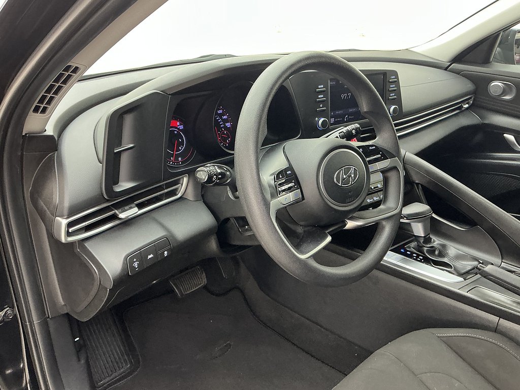 Used 2022 Phantom Black Hyundai SEL image 13