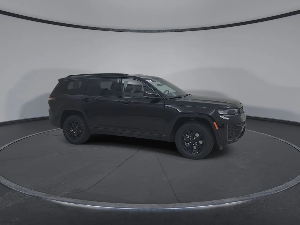 New 2026 Diamond Black Crystal Pearlcoat Jeep Altitude image 2