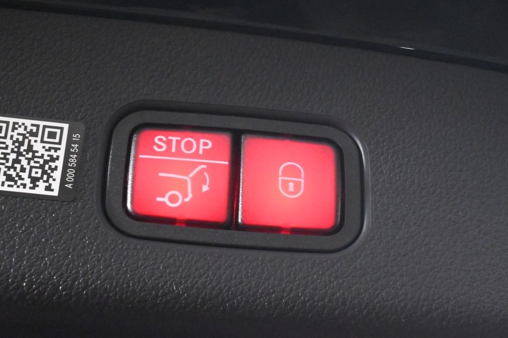 Used 2026 Black Mercedes-Benz GLC 300 image 35