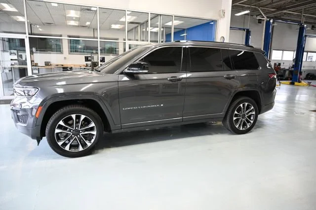 Used 2021  Jeep Overland image 7