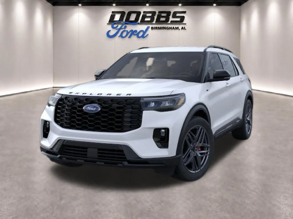 New 2026 Star White Metallic Tri-Coat Ford ST-Line image 4