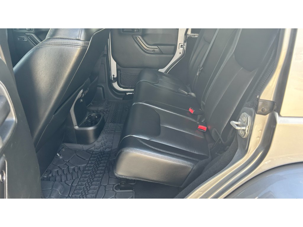 Used 2017 Silver Jeep Unlimited Sahara image 21