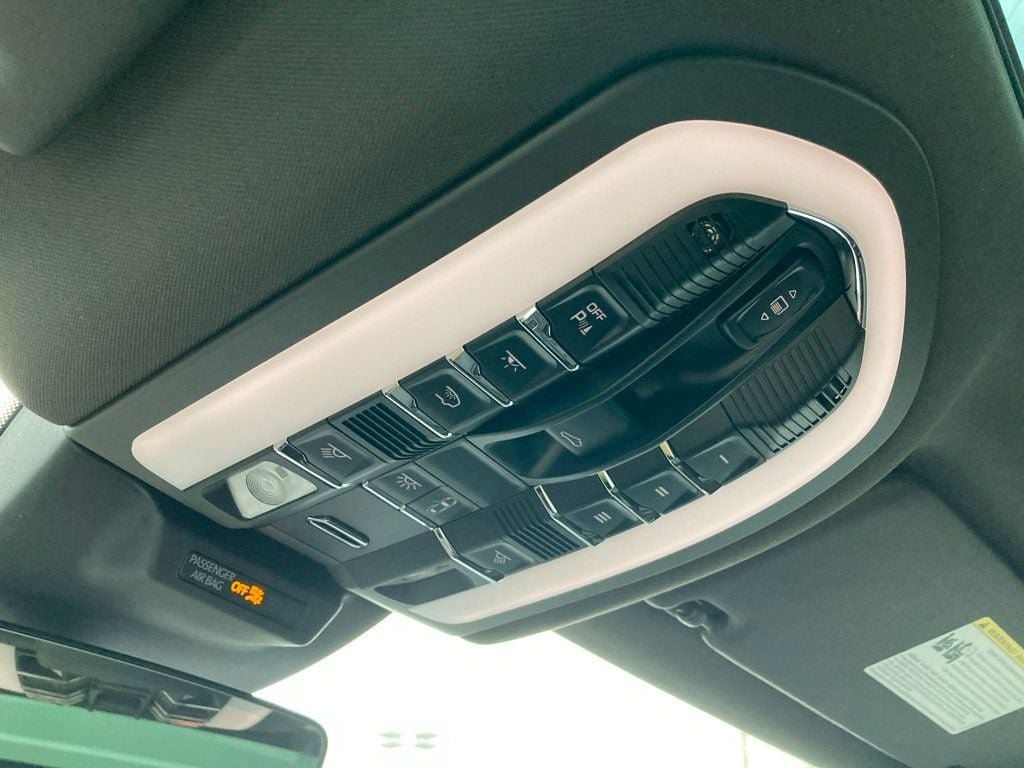 2026 Porsche Macan T - Photo 22