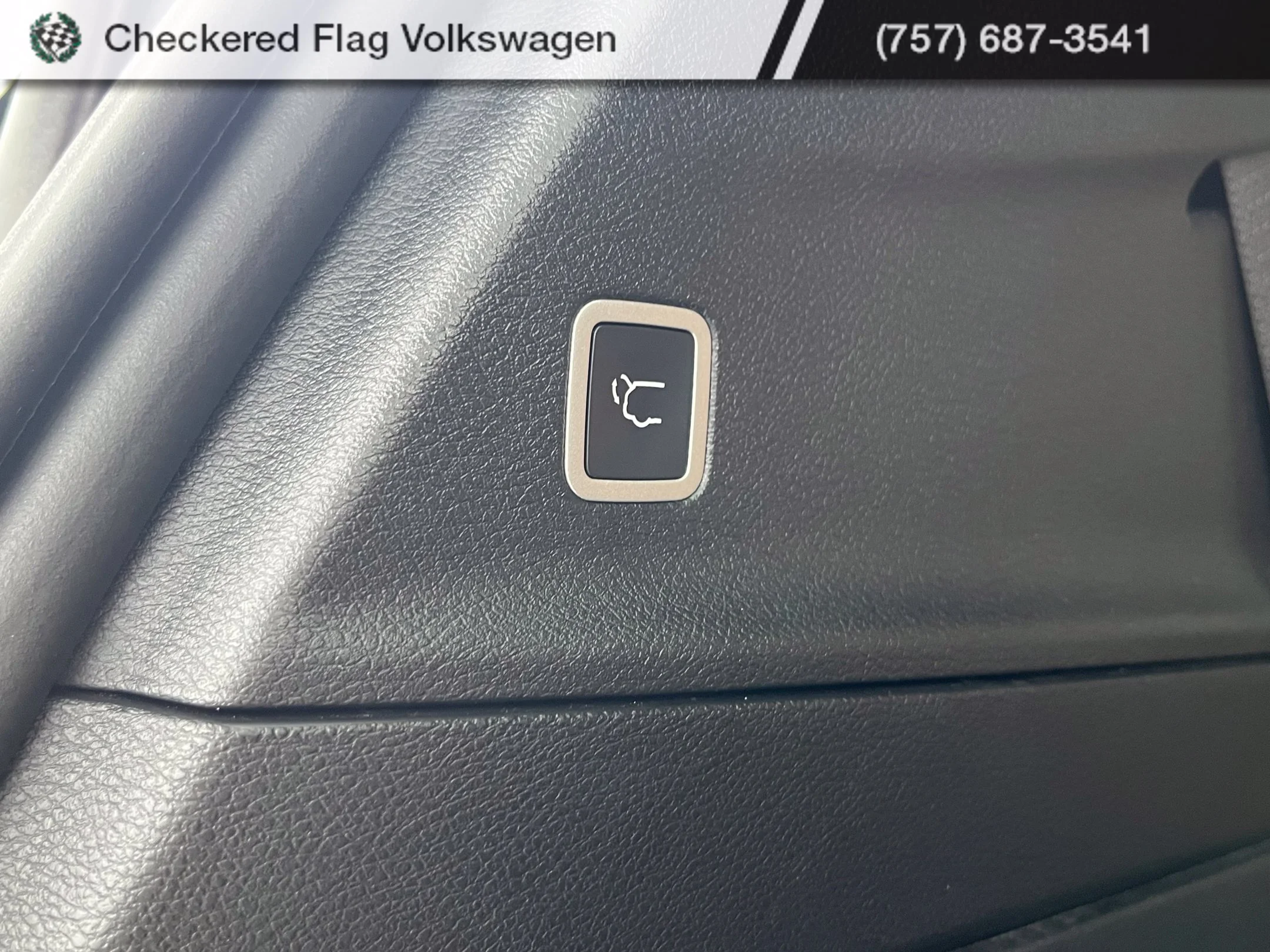 Used 2023 Bright White Clearcoat Chrysler Pinnacle image 39