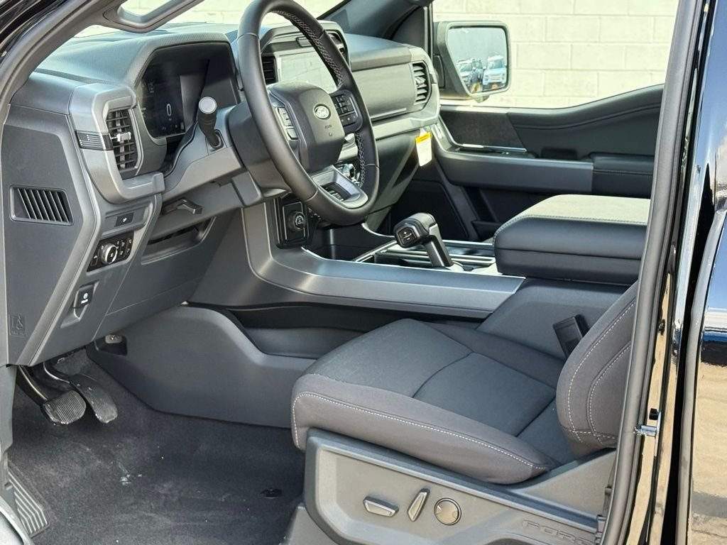 New 2026 Agate Black Metallic Ford XLT image 5