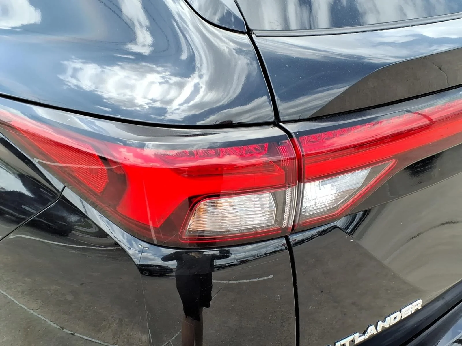 2024 Mitsubishi Outlander Plug-In Hybrid SE - 9