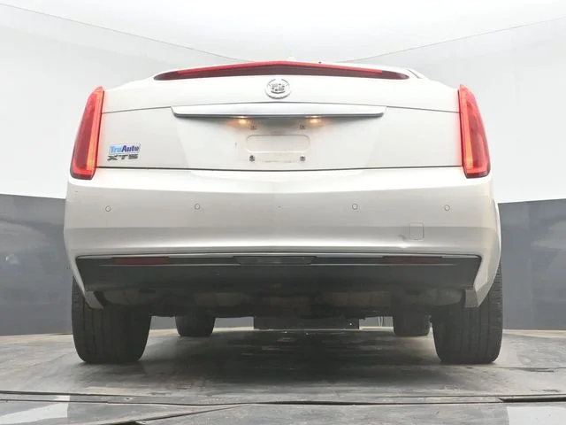 Used 2013 White Diamond Clearcoat Cadillac Base image 31