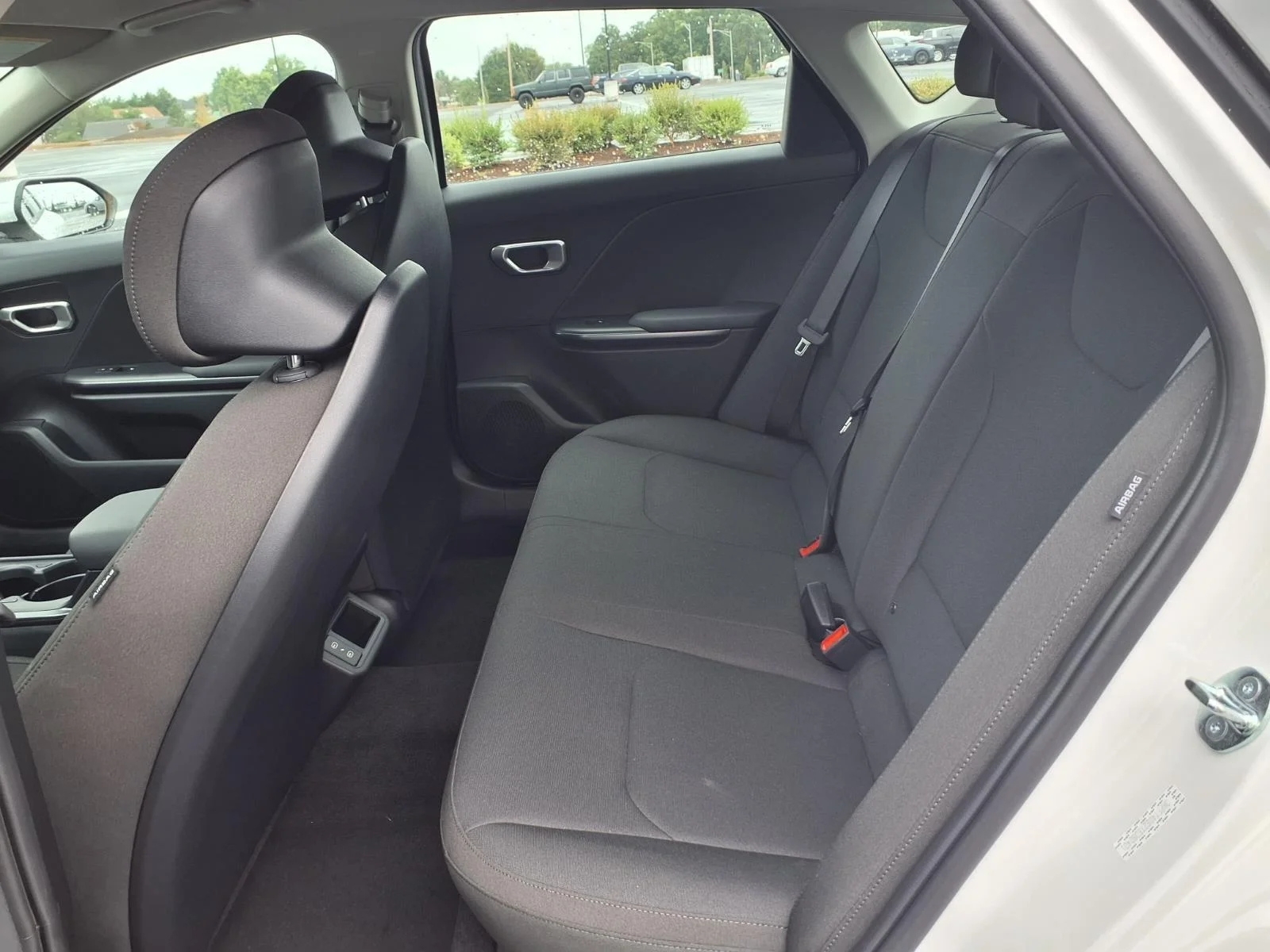 New 2026 Snow White Pearl Kia LXS image 7
