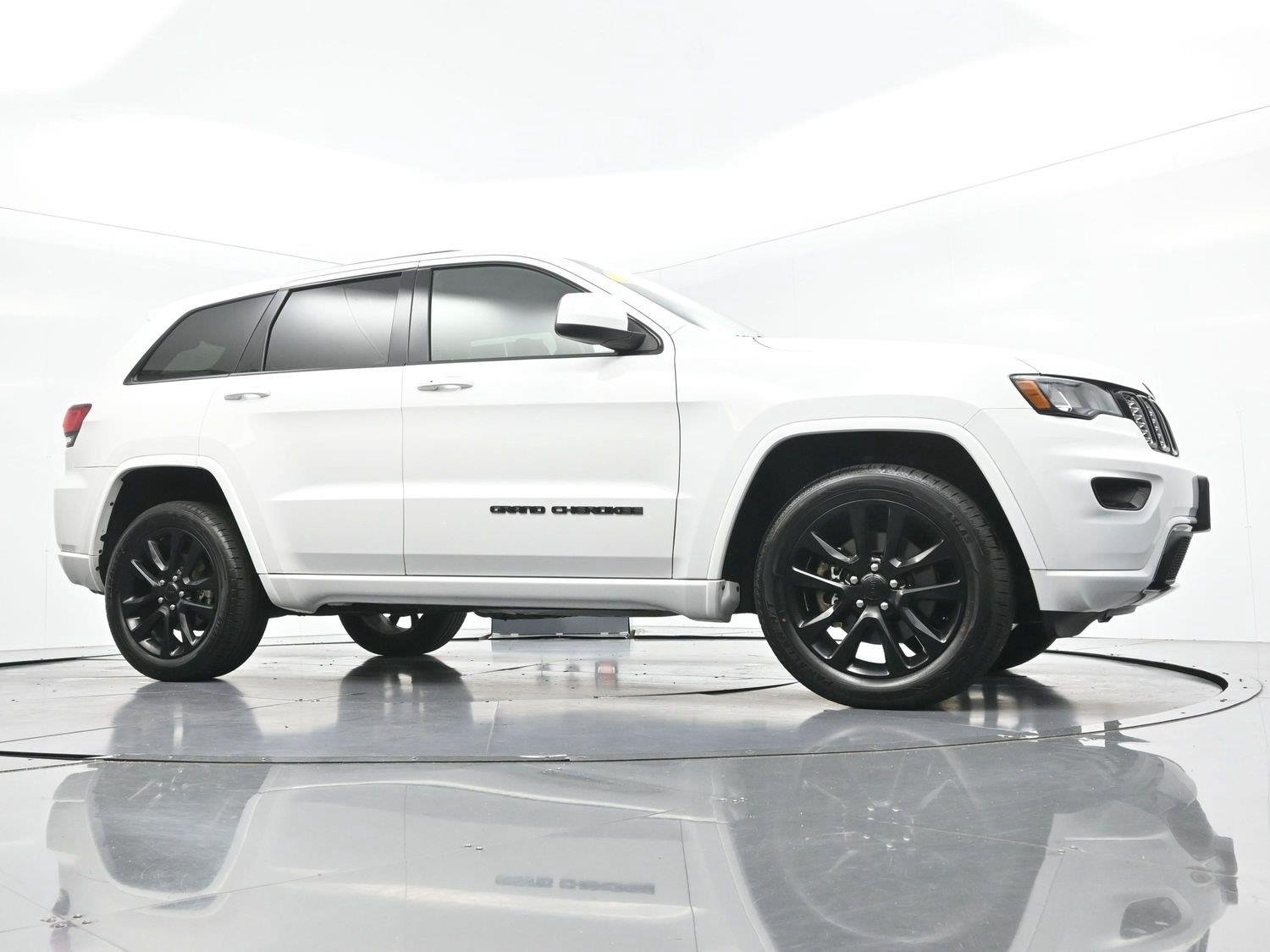 Used 2021 Bright White Clearcoat Jeep Laredo X image 47