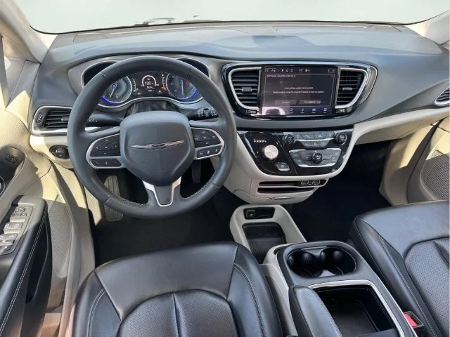 Used 2023 Black Chrysler Touring L image 18