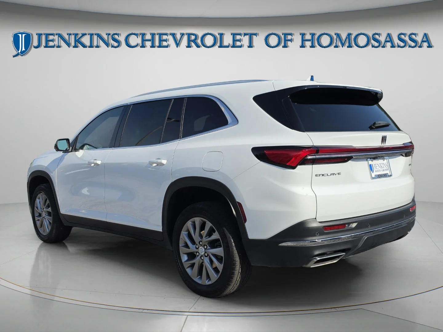 Used 2025 Summit White Buick Preferred image 7