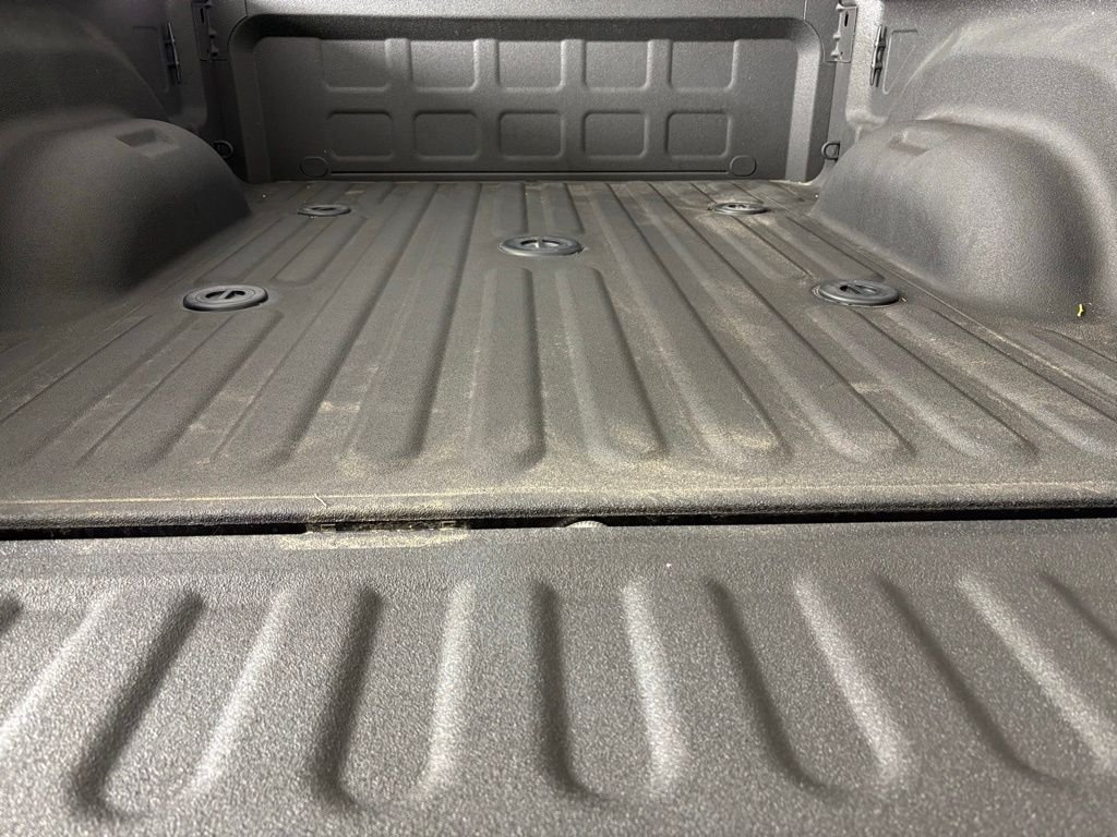 New 2026 Granite Crystal Metallic Clear-Coat Exterior Paint RAM Laramie image 39