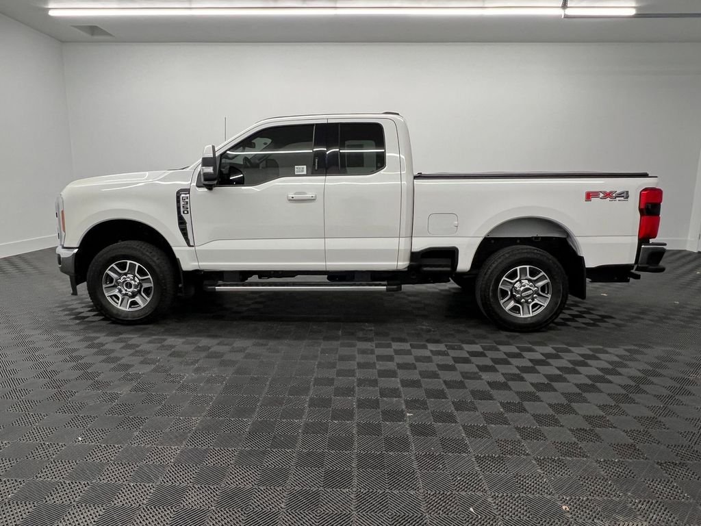 2023 Ford F-350 Lariat photo 2