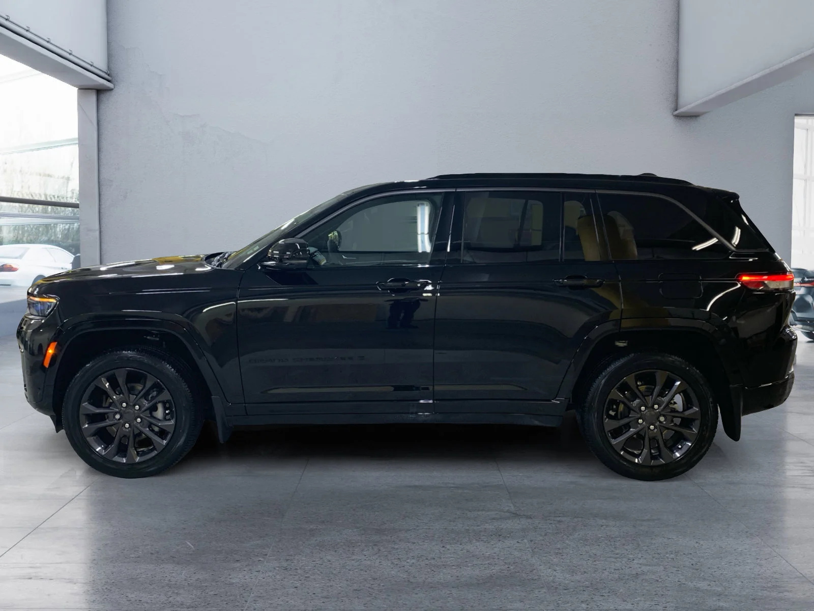 New 2026 Diamond Black Crystal Pearl Jeep Limited Reserve image 2